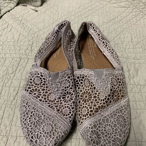 Gray lace Toms
